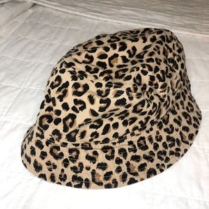 CHEETA PRINT BUCKET HAT